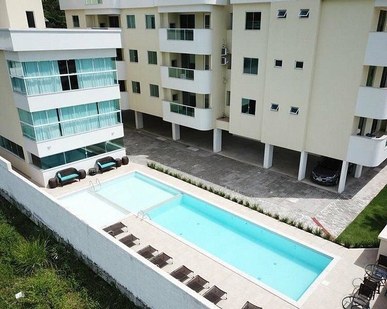 106E- Apartamento em Bombas com piscina