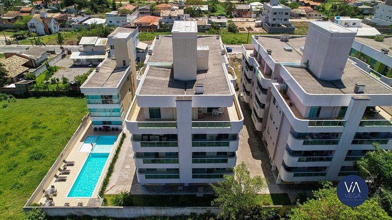 106E- Apartamento em Bombas com piscina