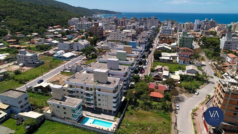 106E- Apartamento em Bombas com piscina