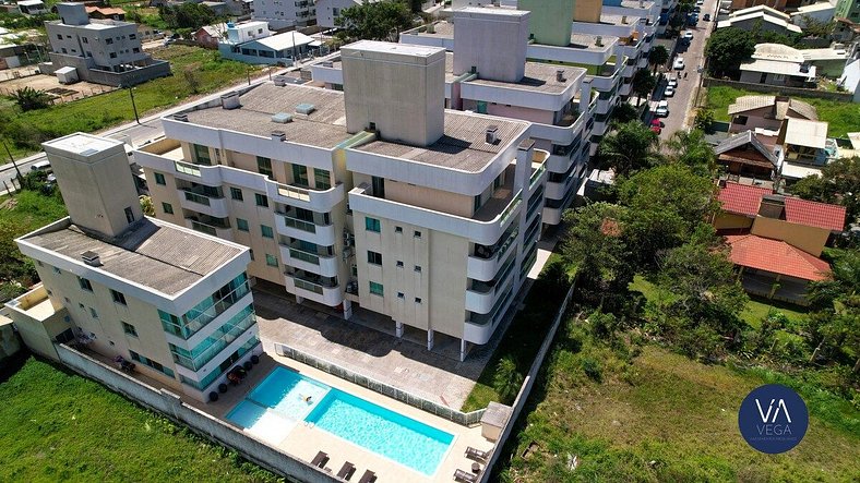 106E- Apartamento em Bombas com piscina