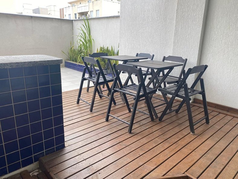 107- Apartamento c/ patio e piscina privada Bombas