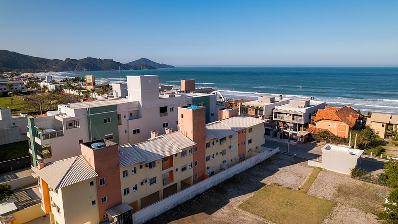 203- Apartamento en Mariscal predio frente mar