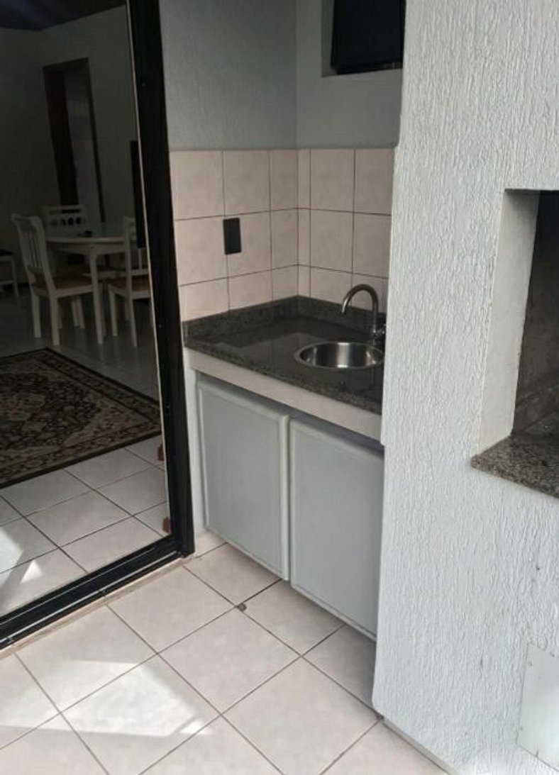 204- Apartamento quadra mar Meia Praia