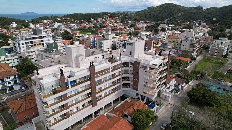 302- Apto com piscina e vista mar Bombinhas