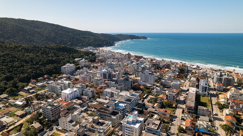 304- Amplo apartamento na praia de Bombas