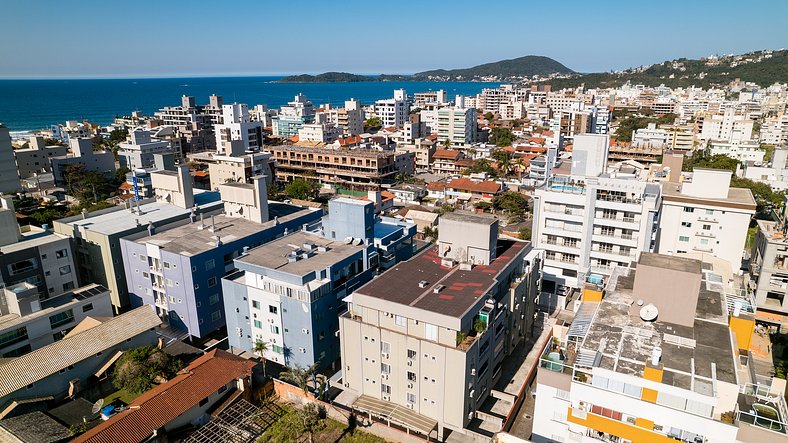 304- Amplo apartamento na praia de Bombas