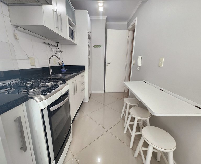 Apartamento de 2 dormitórios no centro de Bombinhas