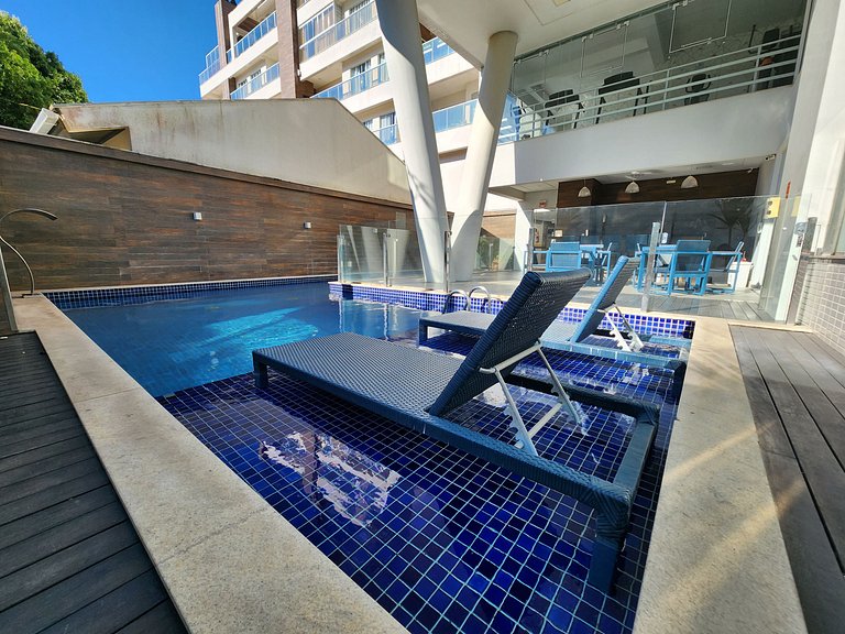 Duplex com piscina vista ao mar!